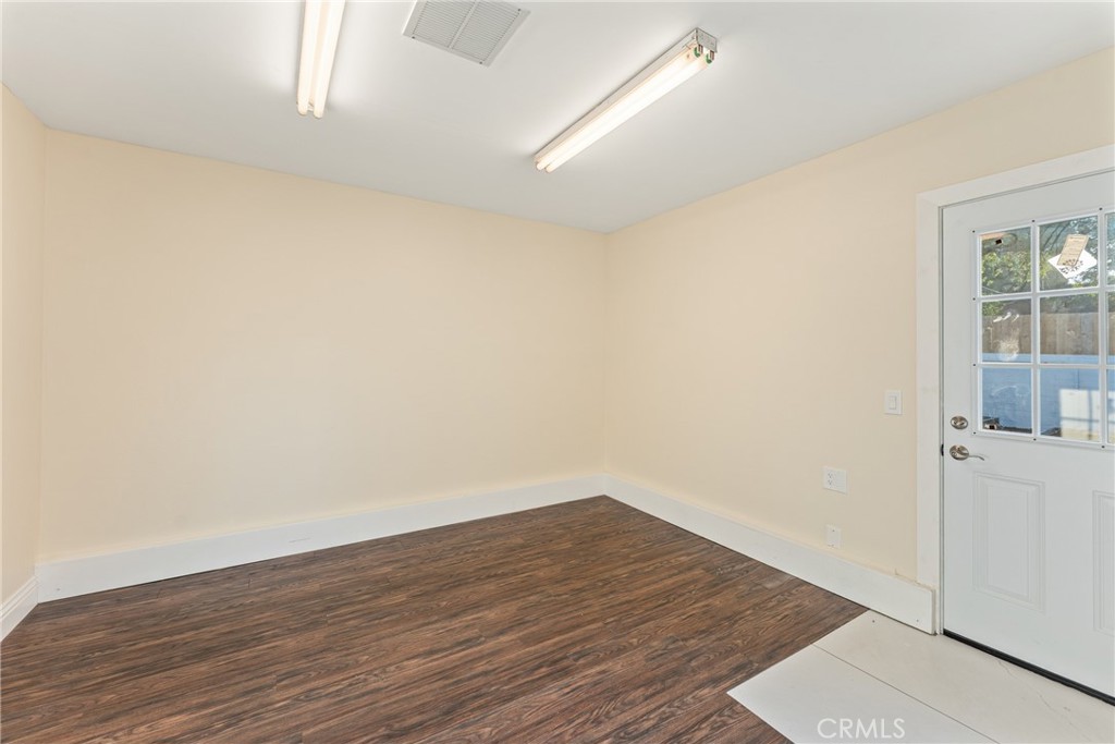 510 Lime Street Redlands, CA 92374 - Photo 28 of 50 an empty room with wooden floor and windows