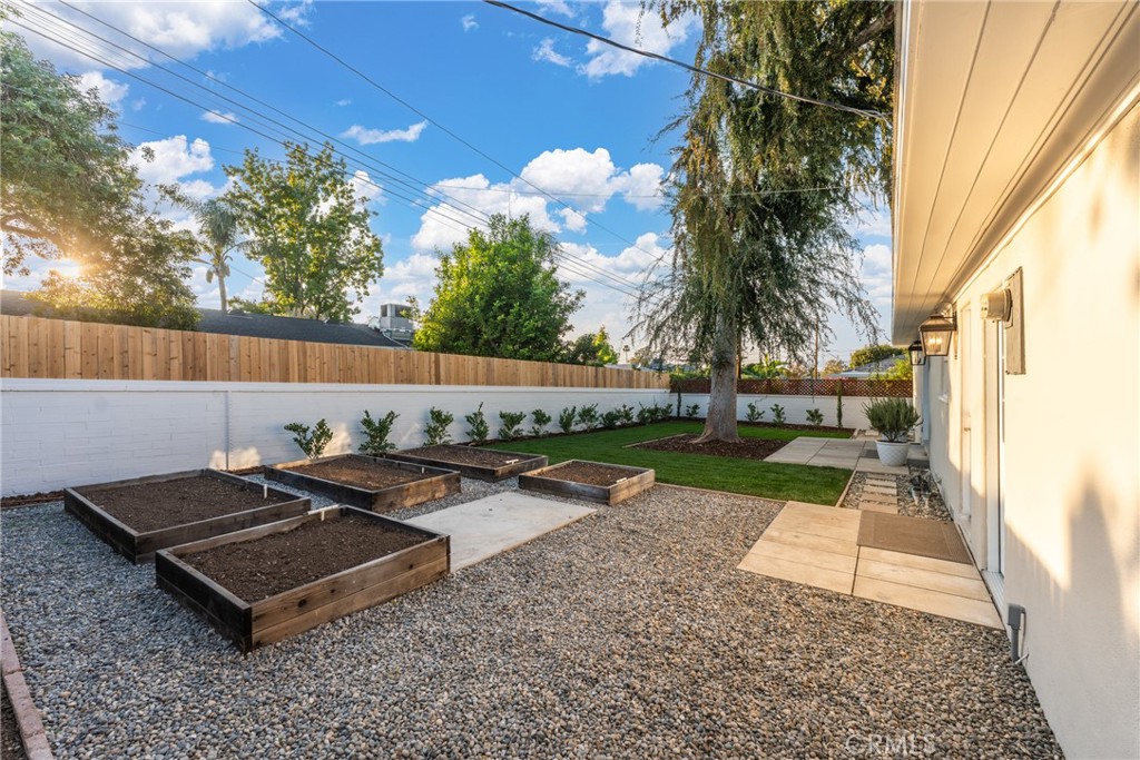 510 Lime Street Redlands, CA 92374 - Photo 31 of 50 a view of a backyard with plants and outdoor seating