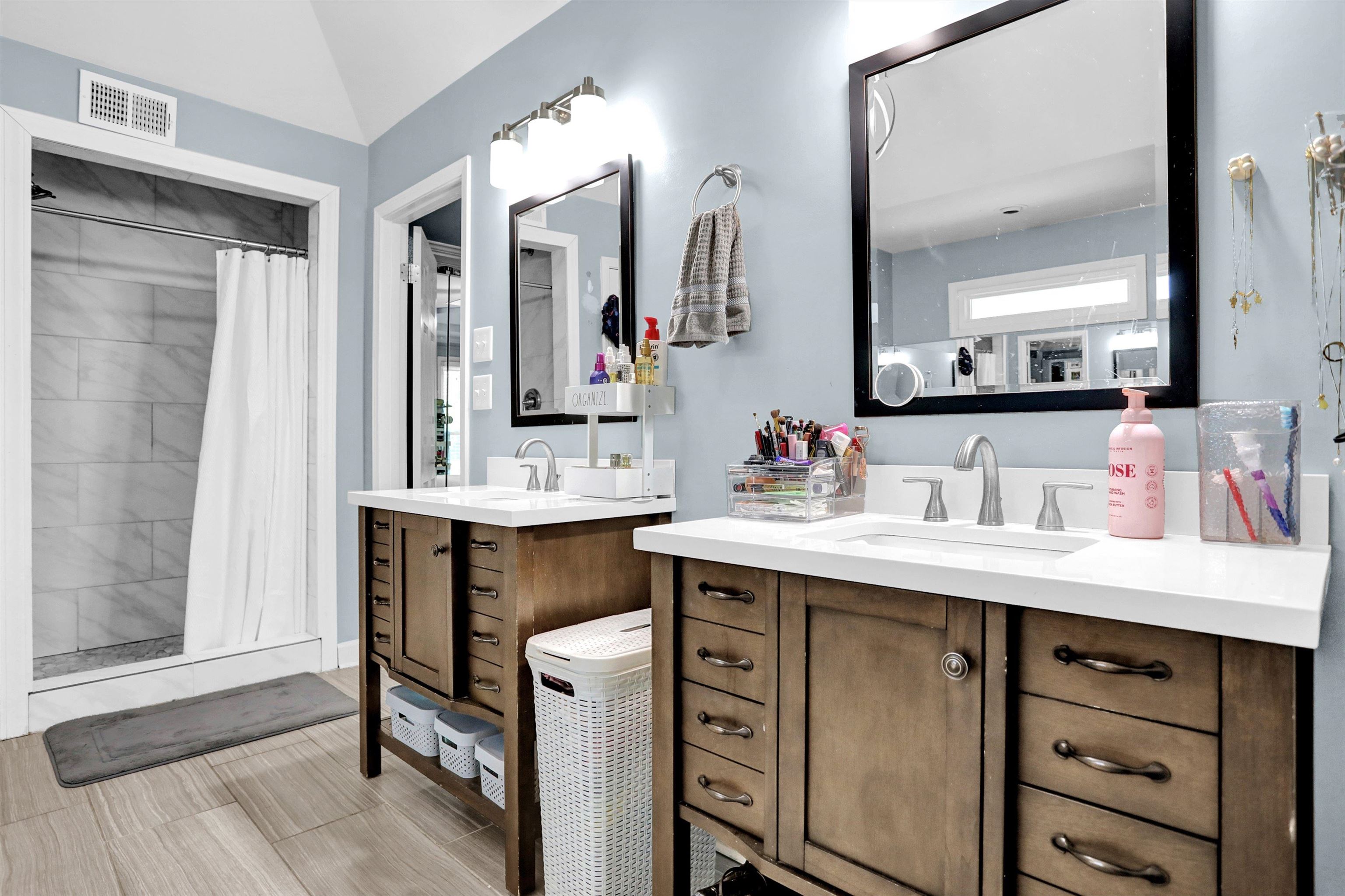 4045 Bartlett Country Road Bartlett, TN 38135 - Photo 4 of 40 a bathroom with a sink vanity and mirror