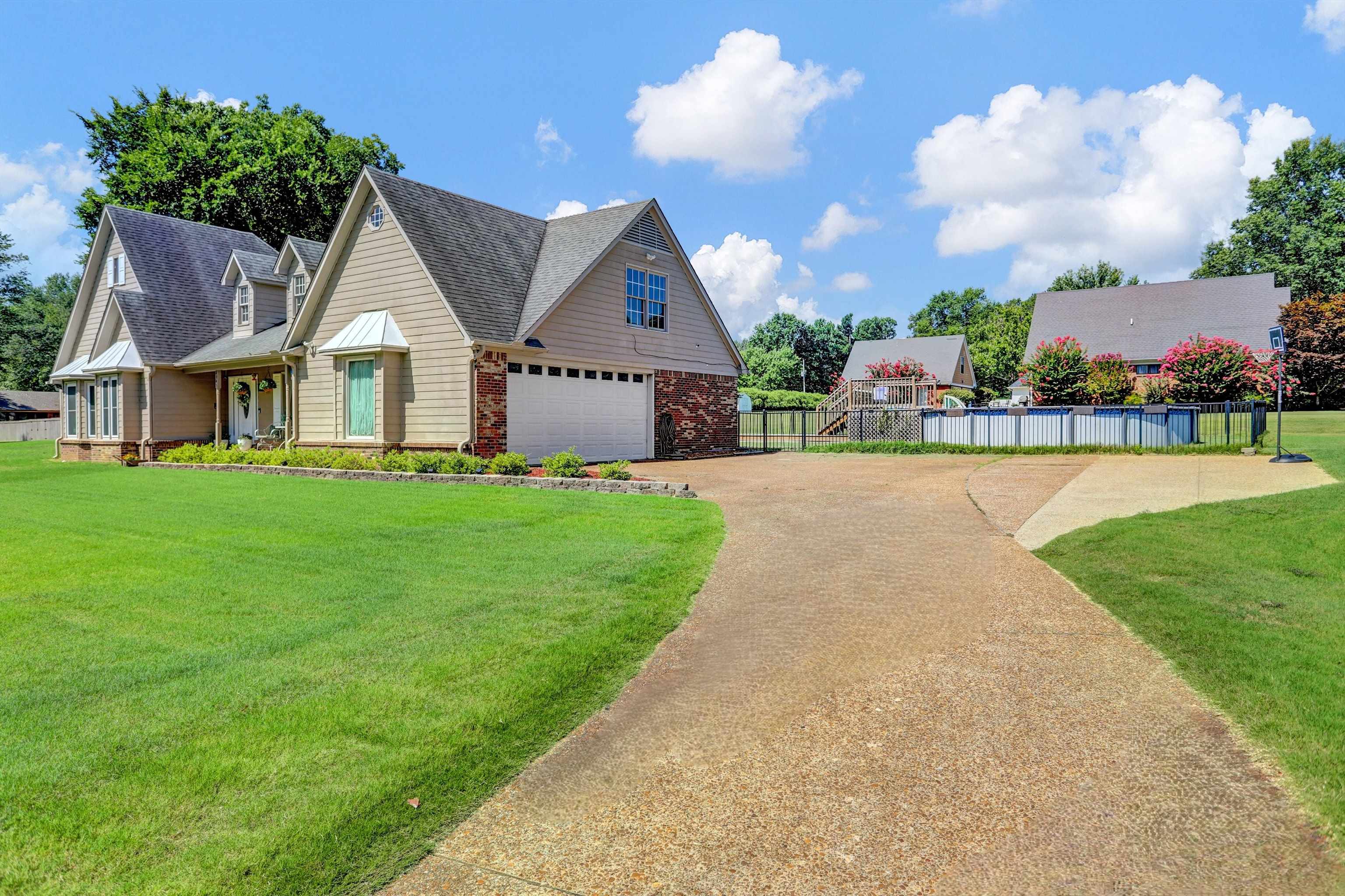 4045 Bartlett Country Road Bartlett, TN 38135 - Photo 8 of 40 a front view of a house with a yard and trees