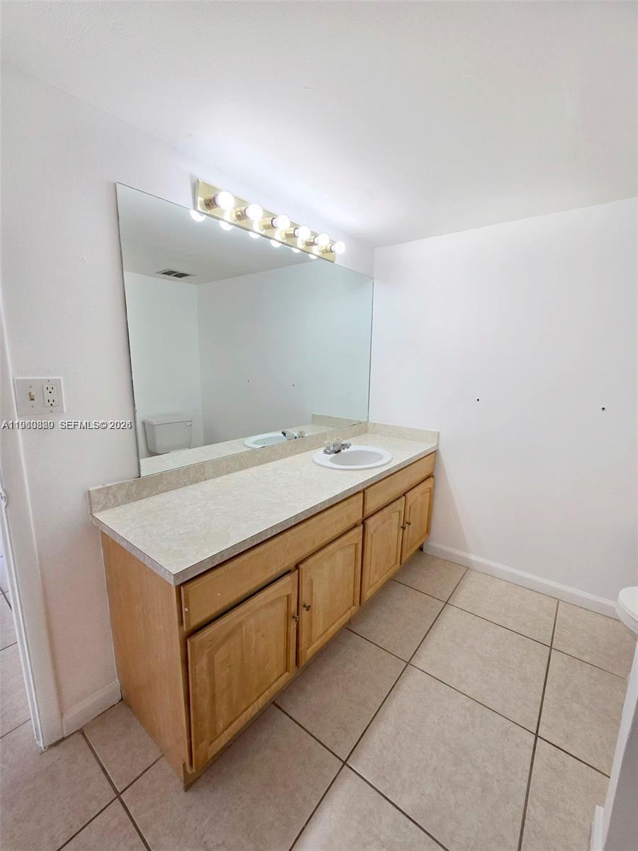 505 South Pine Island Road, Unit 401B Plantation, FL 33324 - Photo 11 of 15 a utility room with a sink washer and dryer