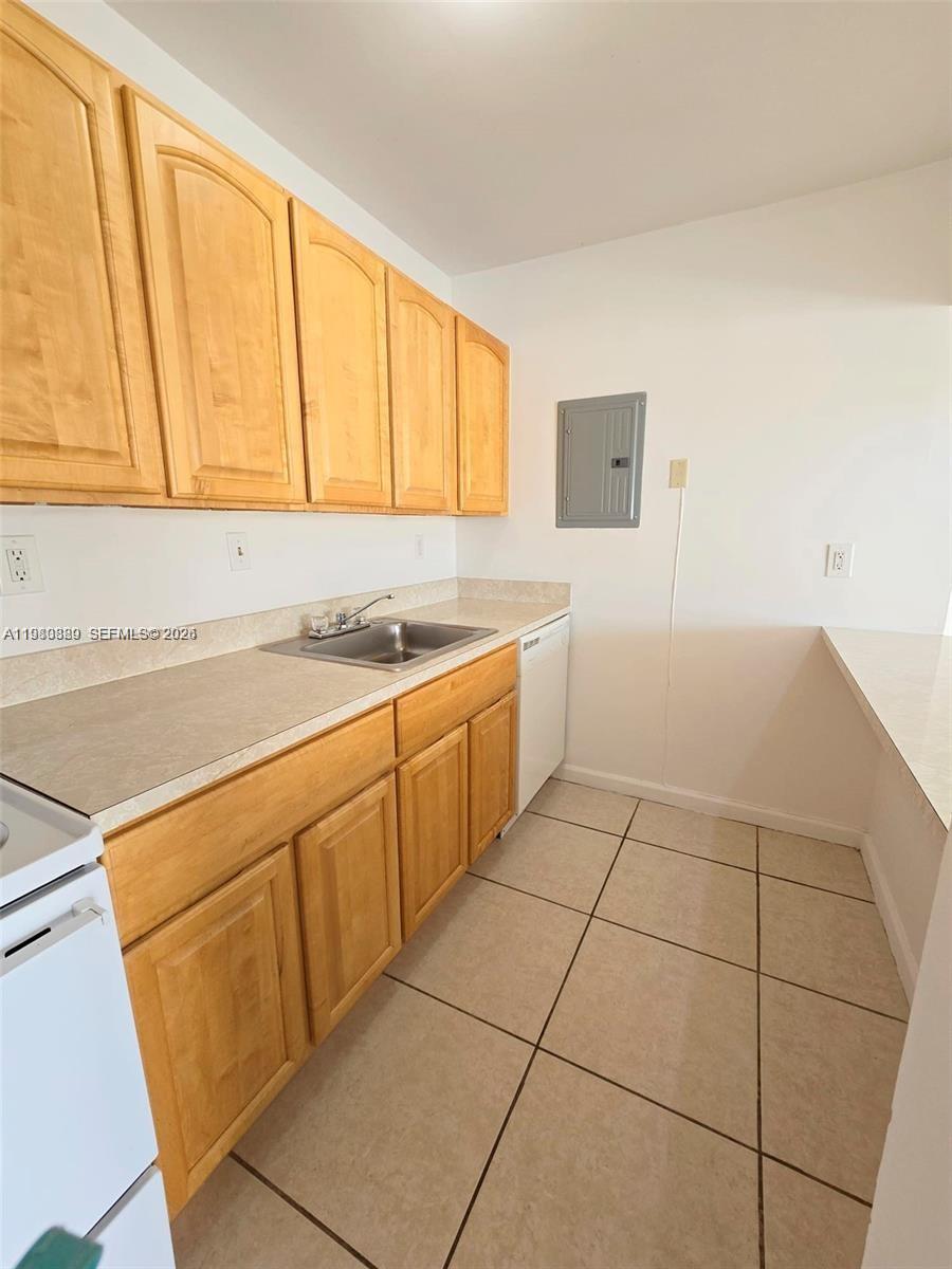 505 South Pine Island Road, Unit 401B Plantation, FL 33324 - Photo 8 of 15 a kitchen with a sink and cabinets