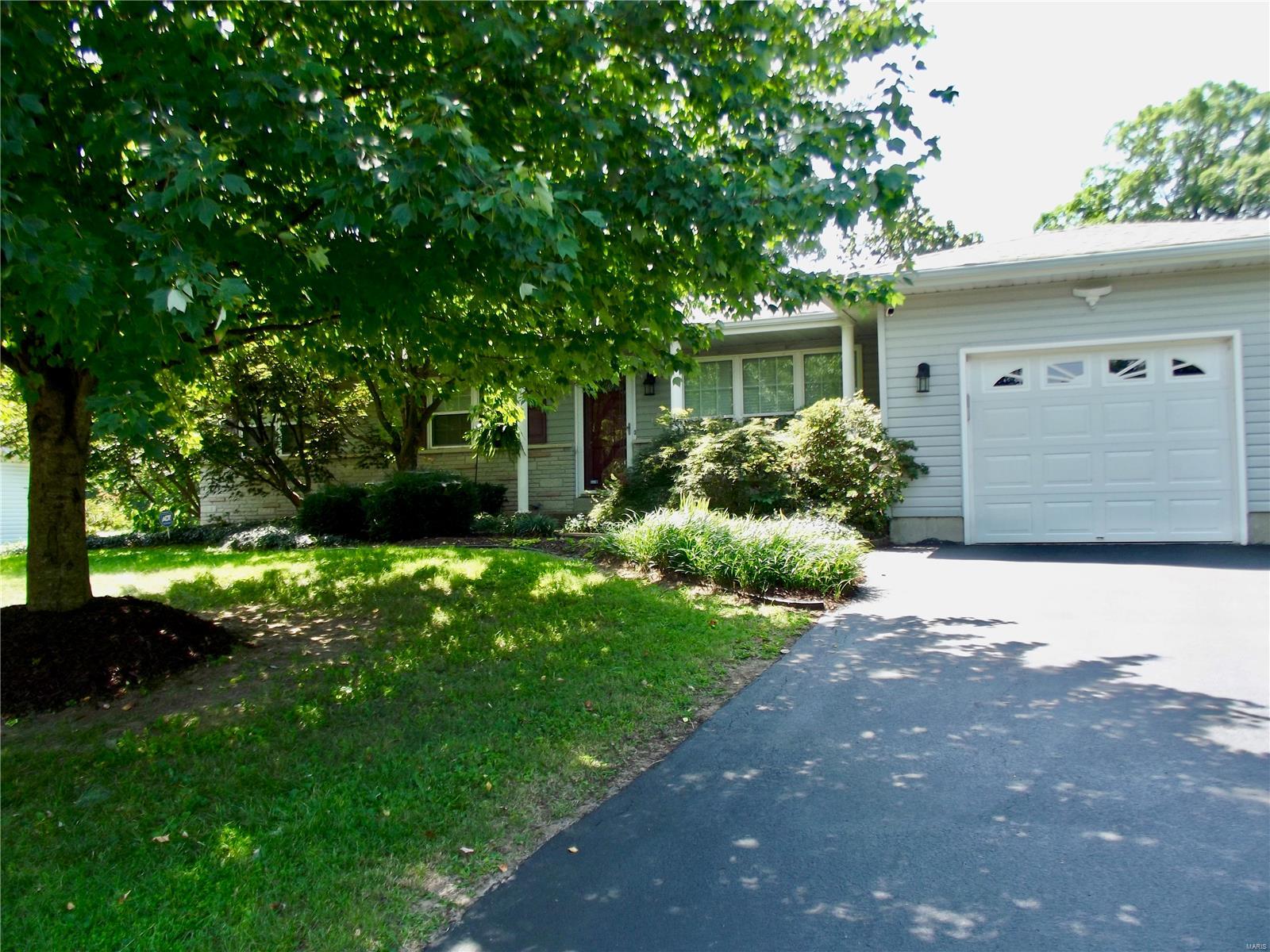 10812 Lacklink Road St. Louis, MO 63114 - Photo 1 of 30 Gallery Image 1