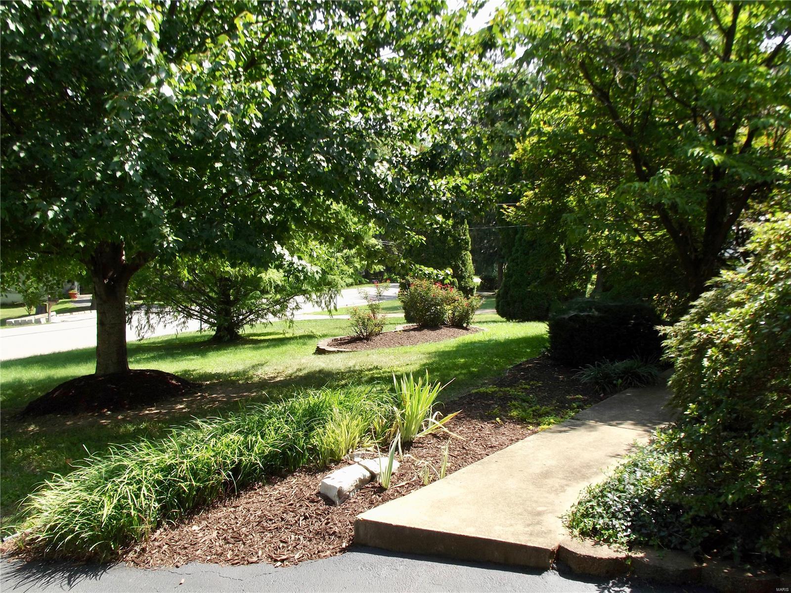 10812 Lacklink Road St. Louis, MO 63114 - Photo 2 of 30 Gallery Image 2