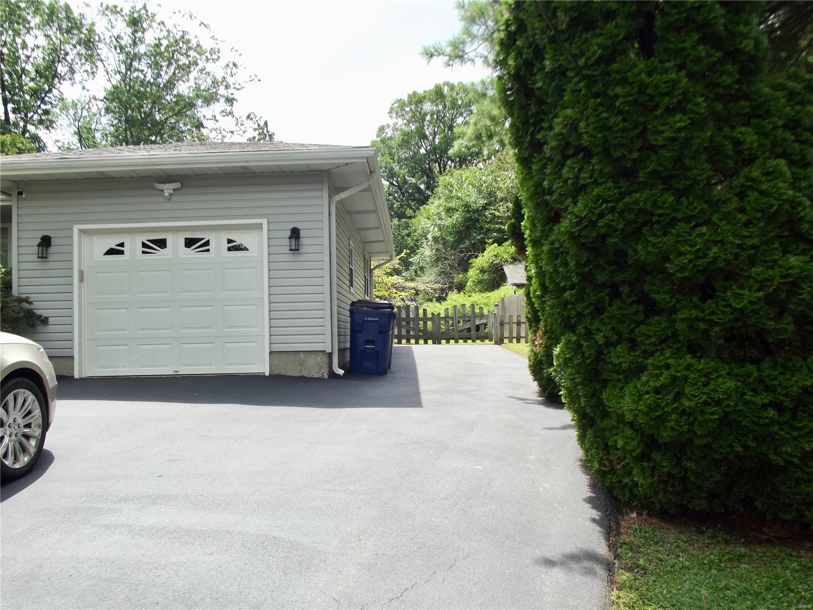 10812 Lacklink Road St. Louis, MO 63114 - Photo 3 of 30 Gallery Image 3