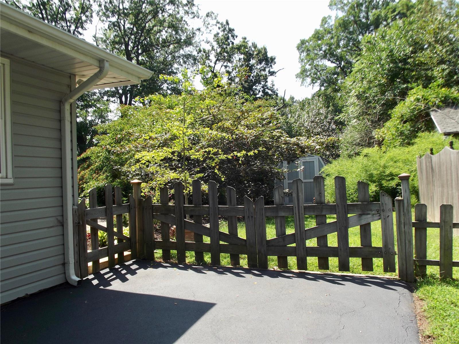 10812 Lacklink Road St. Louis, MO 63114 - Photo 4 of 30 Gallery Image 4