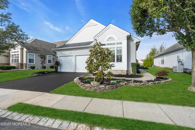 $599,900 | 14 Isabella Drive, Manchester Township, NJ 08759