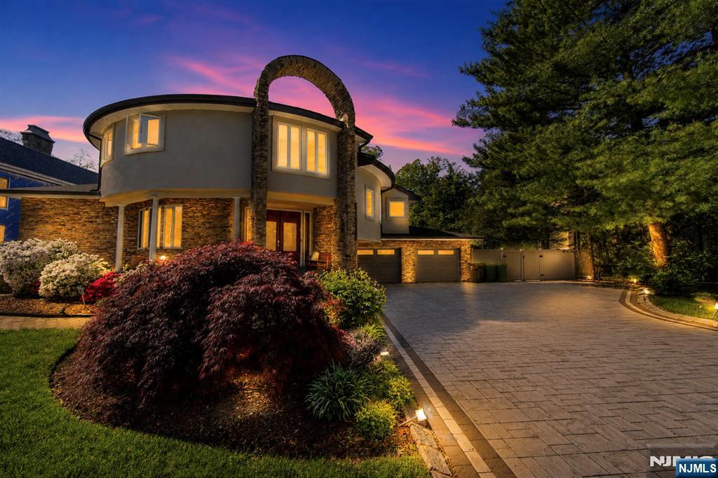 290 Dunkerhook Road Paramus, NJ 07652 - Photo 2 of 50