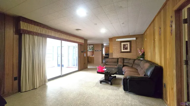 $1,800 | 1466 South Vega Drive, Baton Rouge, LA 70815