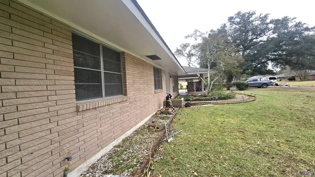 $1,800 | 1466 South Vega Drive, Baton Rouge, LA 70815