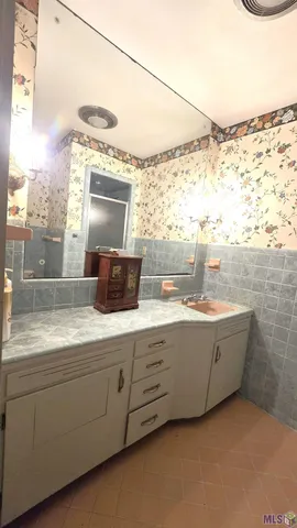 $1,800 | 1466 South Vega Drive, Baton Rouge, LA 70815