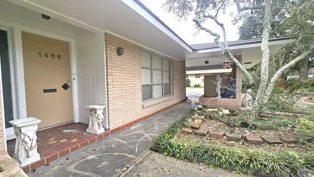 $1,800 | 1466 South Vega Drive, Baton Rouge, LA 70815