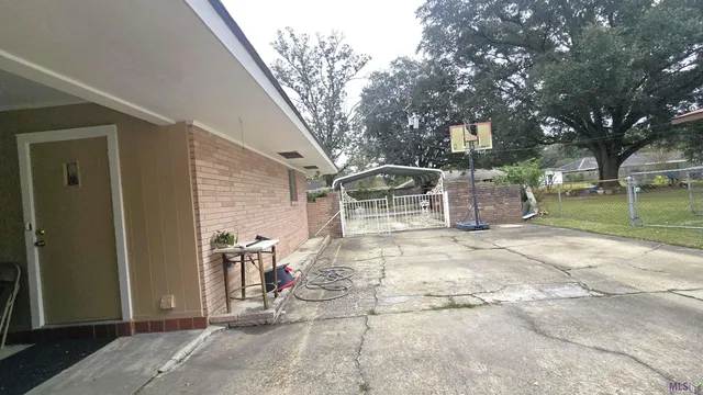 $1,800 | 1466 South Vega Drive, Baton Rouge, LA 70815