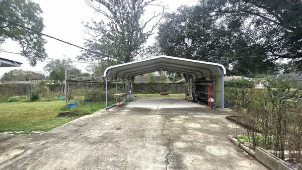 $1,800 | 1466 South Vega Drive, Baton Rouge, LA 70815