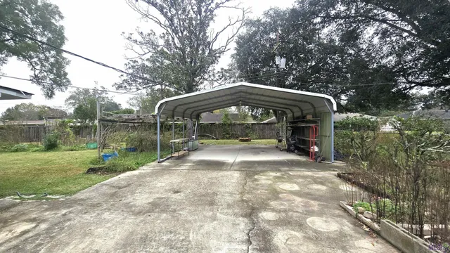 $1,800 | 1466 South Vega Drive, Baton Rouge, LA 70815