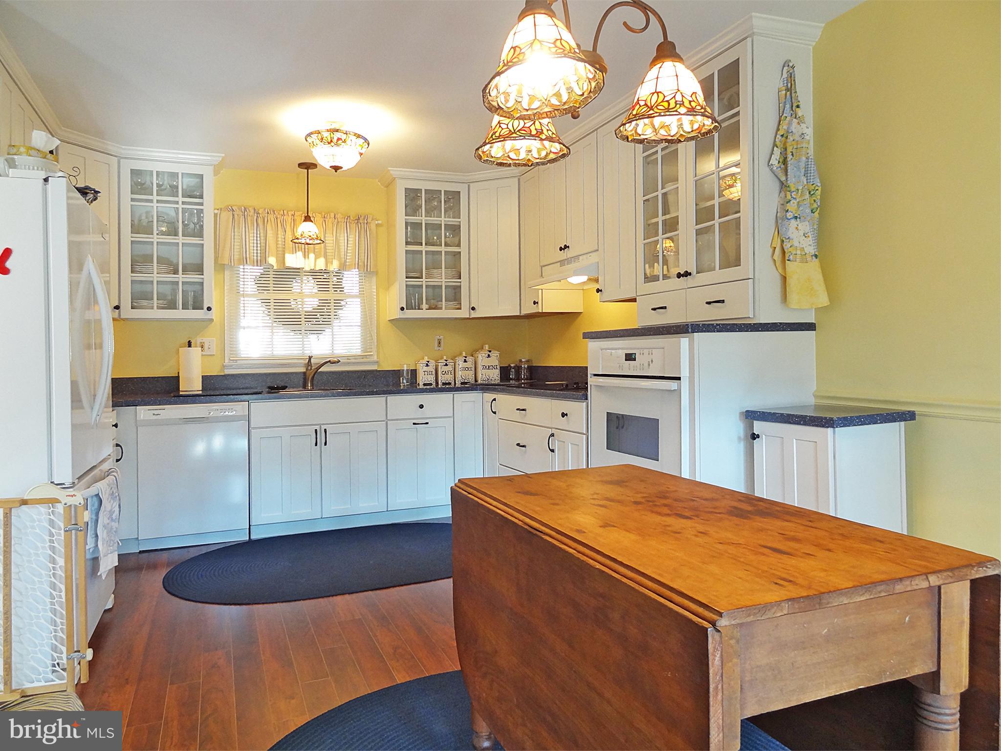 1724 Stratton Road Crofton, MD 21114 - Photo 3 of 30 RECENTLY RENOVATED COUNTRY KITCHEN