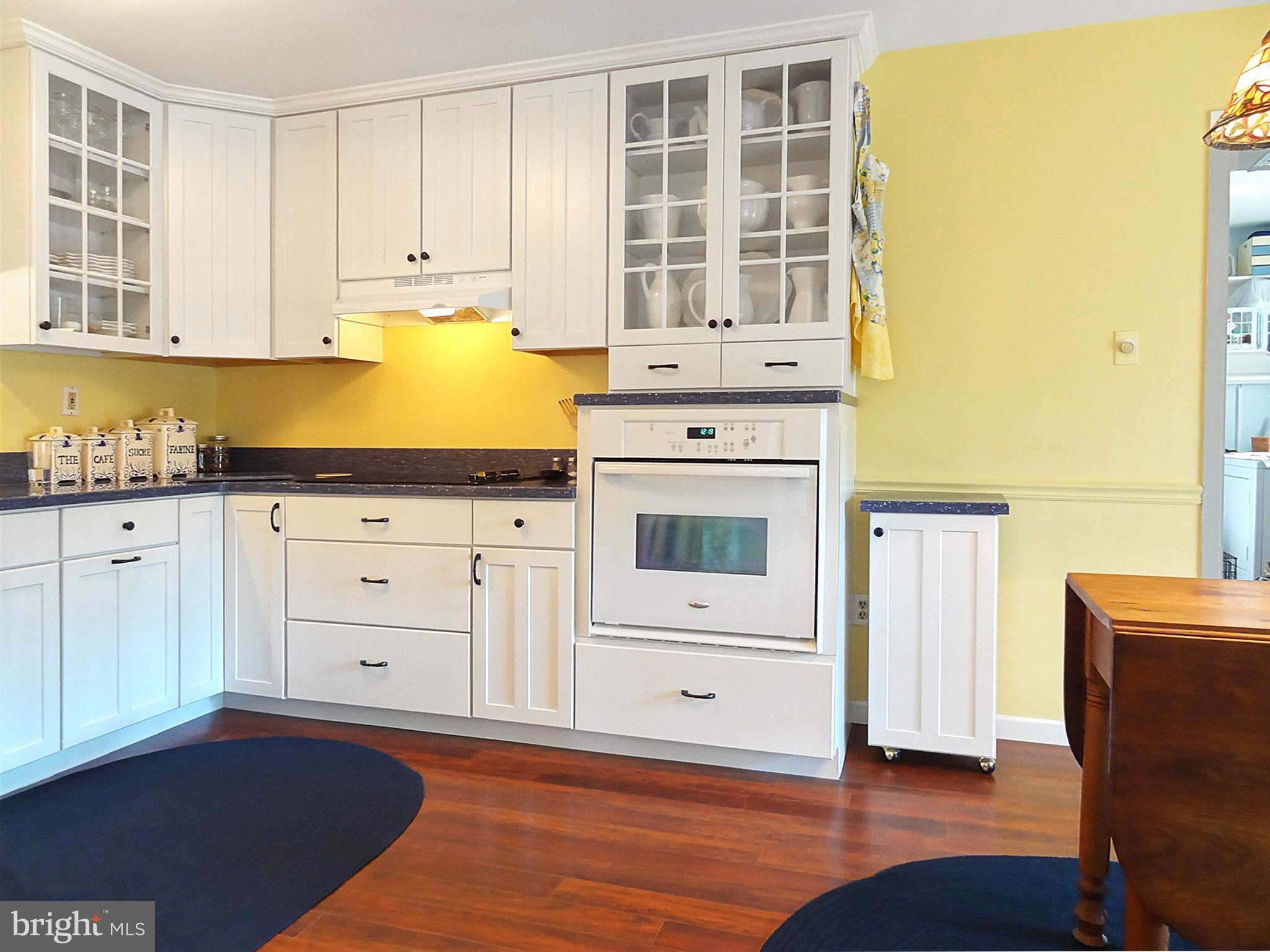 1724 Stratton Road Crofton, MD 21114 - Photo 4 of 30 COOKTOP, WALL OVEN, & DISPLAY CABINETS