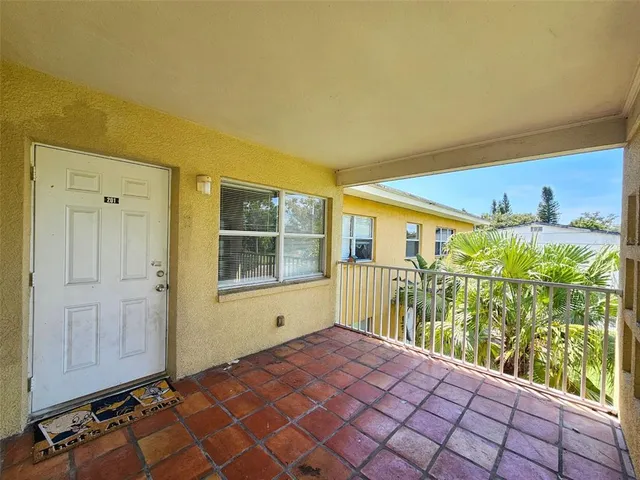 $1,475 | 1355 Drew Street, Unit 201, Clearwater, FL 33755