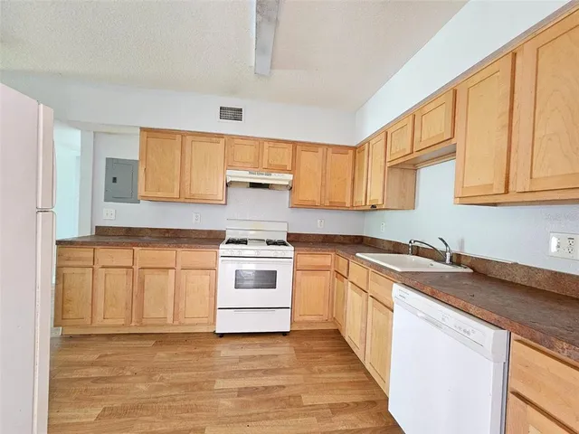 $1,475 | 1355 Drew Street, Unit 201, Clearwater, FL 33755