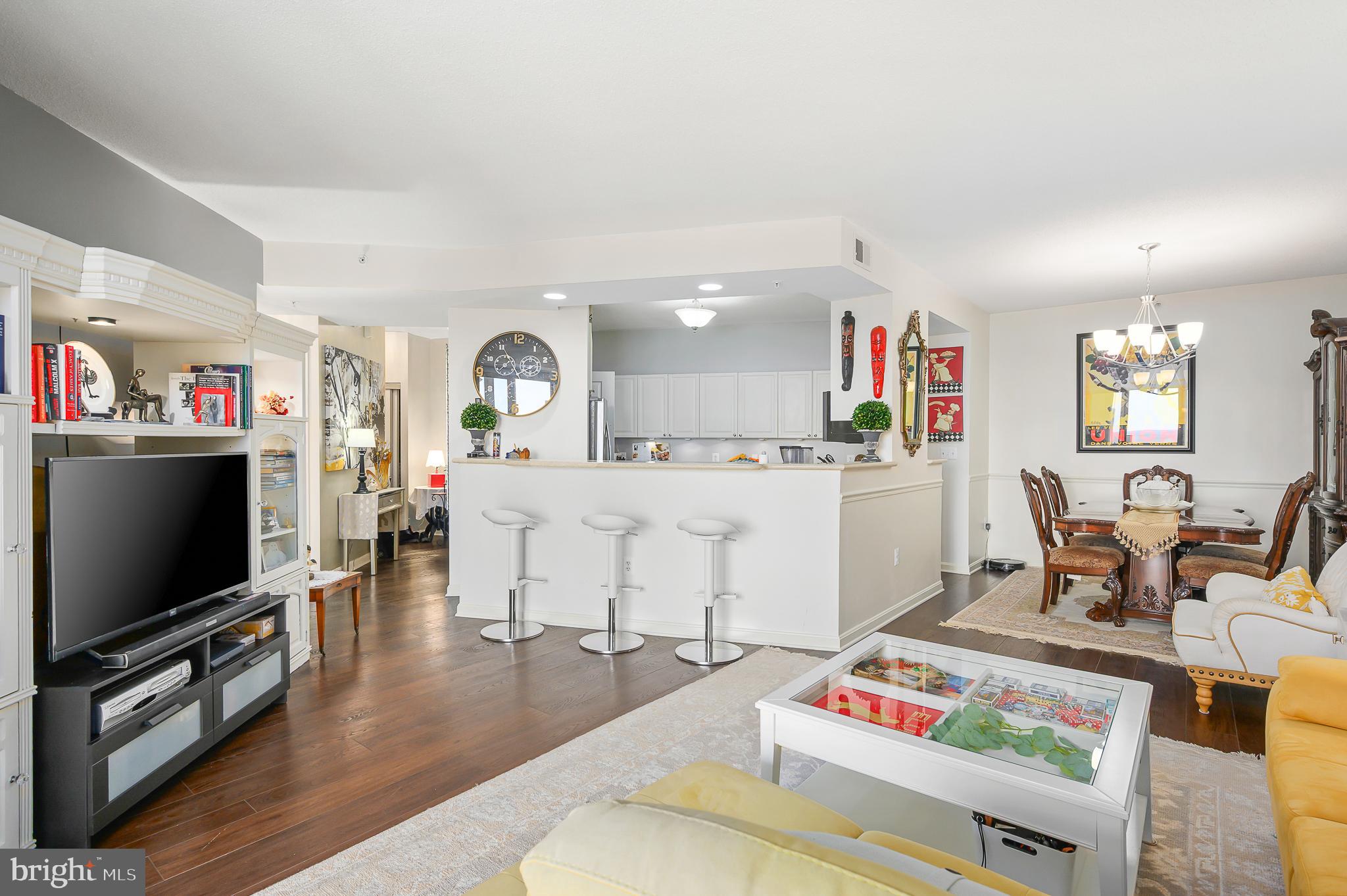 19365 Cypress Ridge Terrace, Unit 510 Leesburg, VA 20176 - Photo 10 of 48 Living/Dining