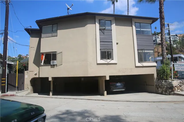 $2,199,000 | 2649 North Beachwood Drive, Los Angeles, CA 90068