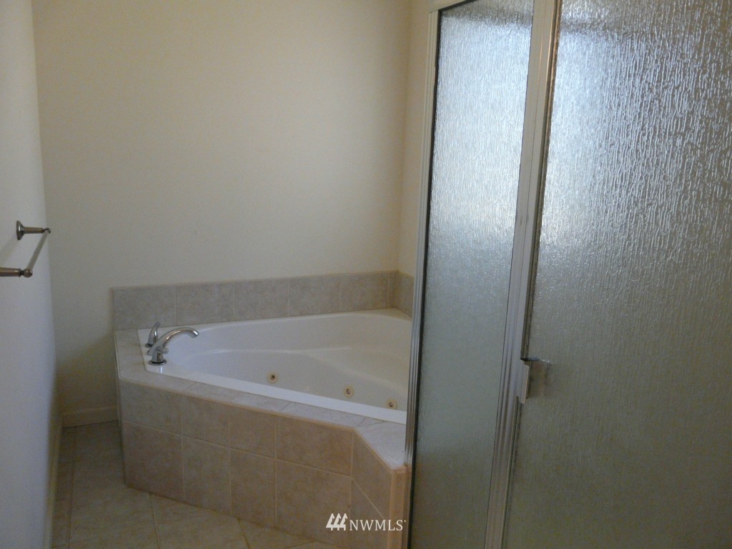 1906 Yew Street Road Bellingham, WA 98229 - Photo 12 of 14 Gallery Image 12