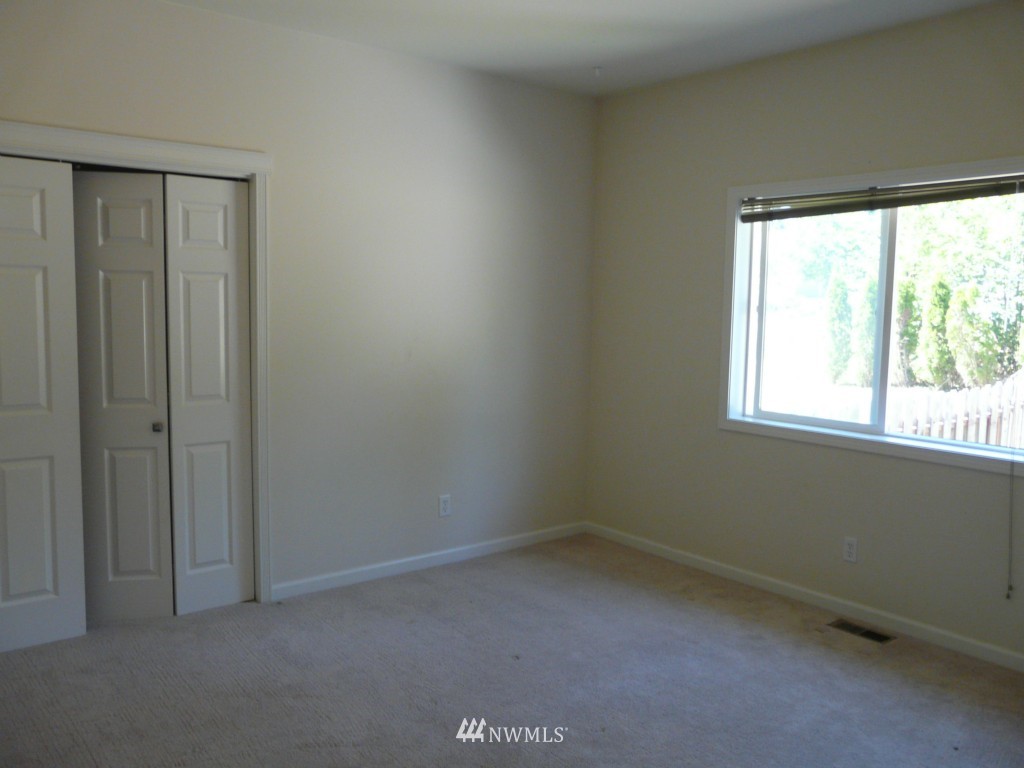 1906 Yew Street Road Bellingham, WA 98229 - Photo 13 of 14 Gallery Image 13