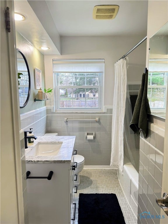 2804 Evergreen Road Toledo, OH 43606 - Photo 18 of 36 Bathroom