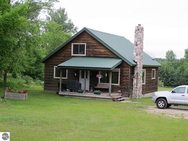 429 East Cemetary Road Maple City, MI 49664 - Photo 2 of 25 1787040-1.JPG