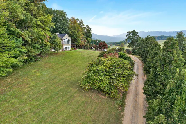 $739,950 | 40 Woods Landing Lane, Callaway, VA 24067