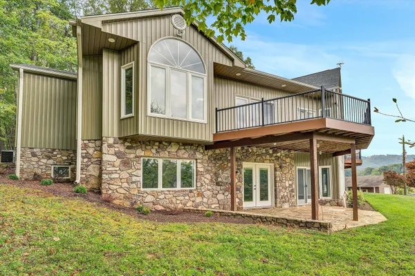 $730,000 | 40 Woods Landing Lane, Callaway, VA 24067