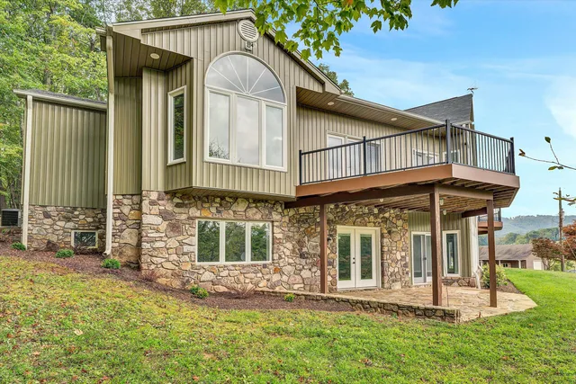 $739,950 | 40 Woods Landing Lane, Callaway, VA 24067