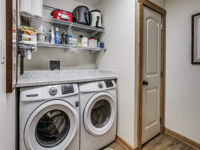 a view of entryway with washer and dryer