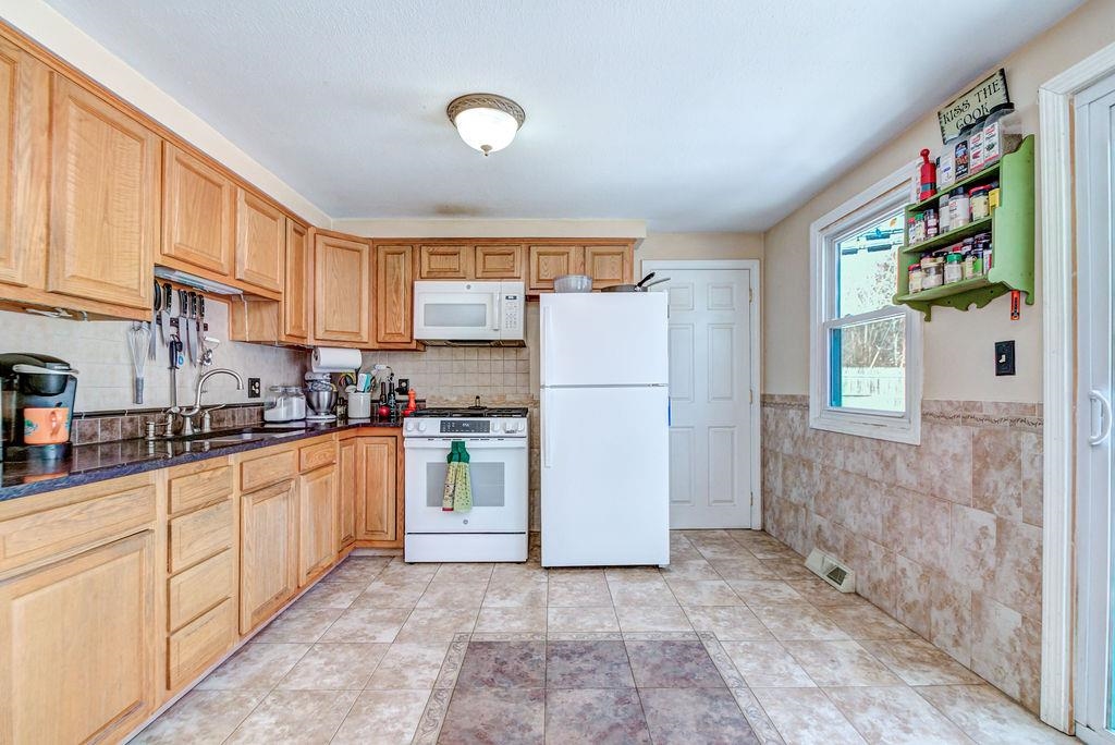 2 Natick Street Nashua, NH 03063 - Photo 11 of 39