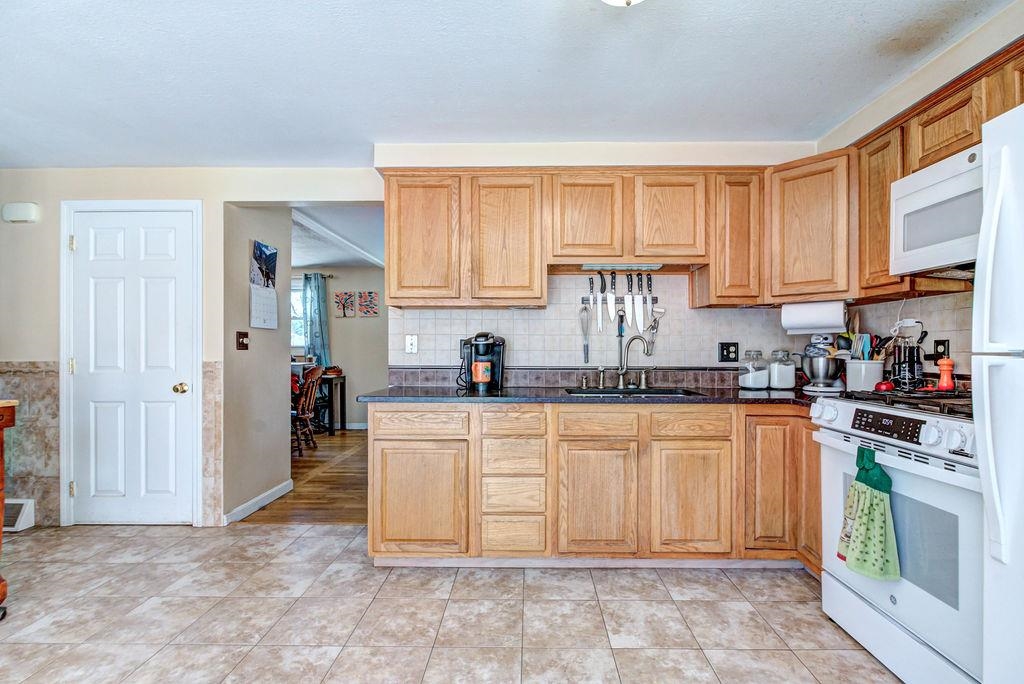 2 Natick Street Nashua, NH 03063 - Photo 14 of 39