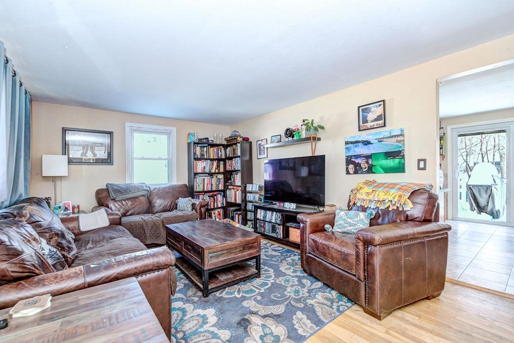 2 Natick Street Nashua, NH 03063 - Photo 3 of 39