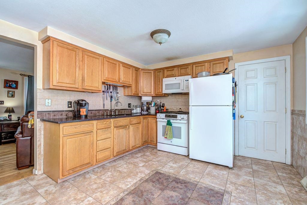 2 Natick Street Nashua, NH 03063 - Photo 10 of 39