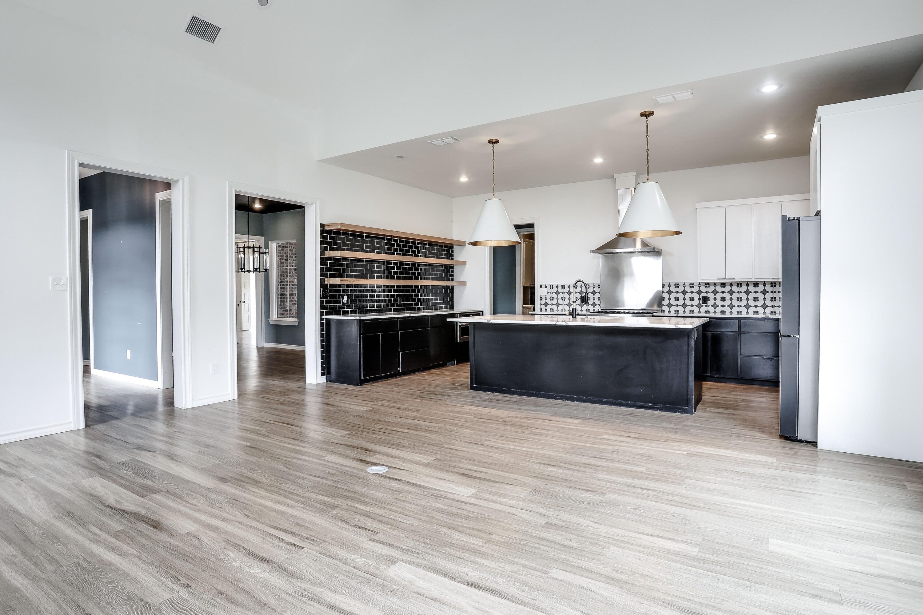 5908 112th Street Lubbock, TX 79424 - Photo 4 of 22 5908-104