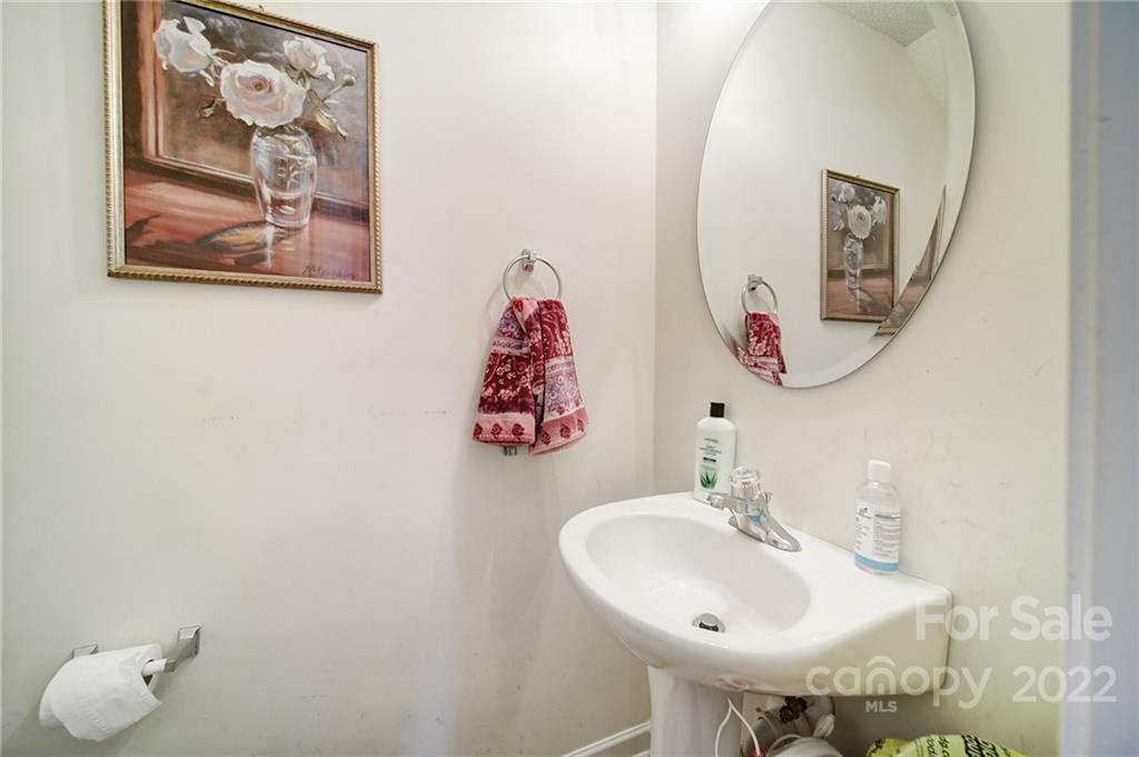 10530 Broken Branch Road Charlotte, NC 28213 - Photo 8 of 31 Gallery Image 8