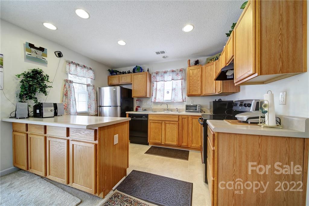 10530 Broken Branch Road Charlotte, NC 28213 - Photo 9 of 31 Gallery Image 9