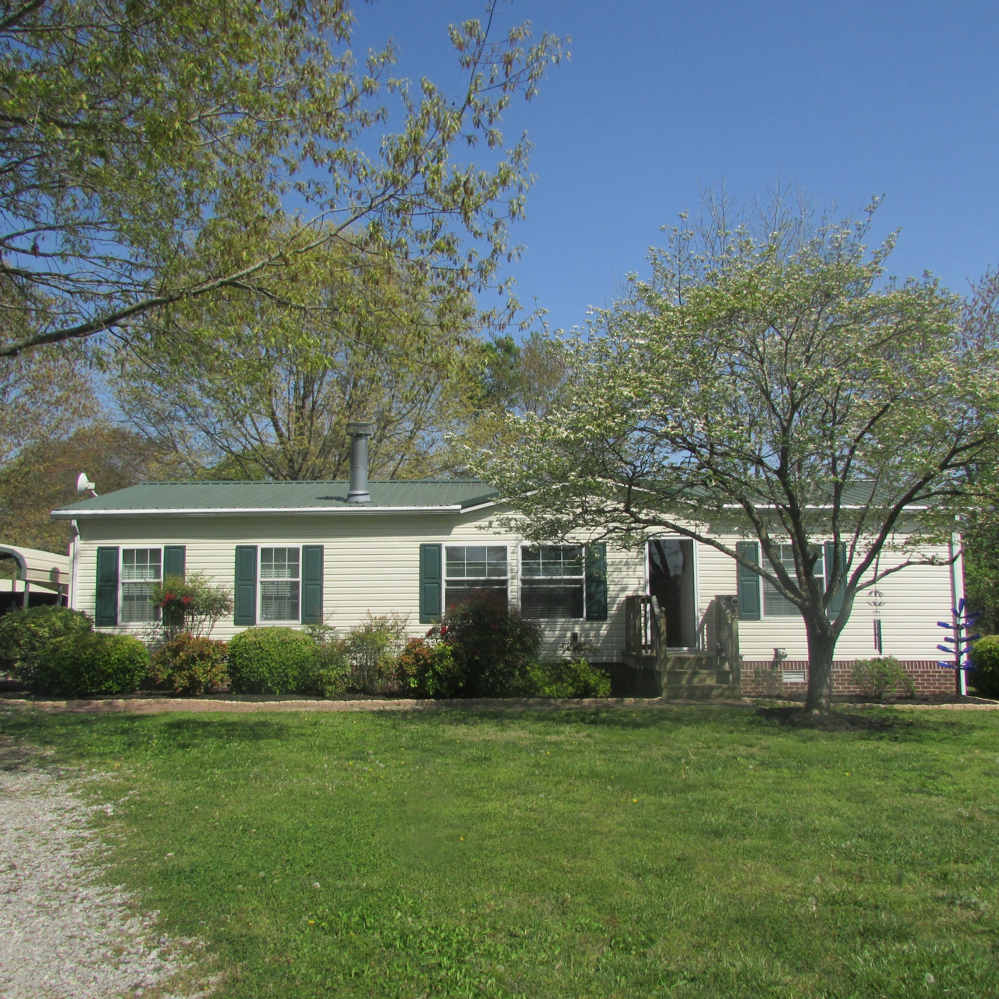 75 Snell Road Ethridge, TN 38456 - Photo 41 of 51 a front view of house with yard and green space