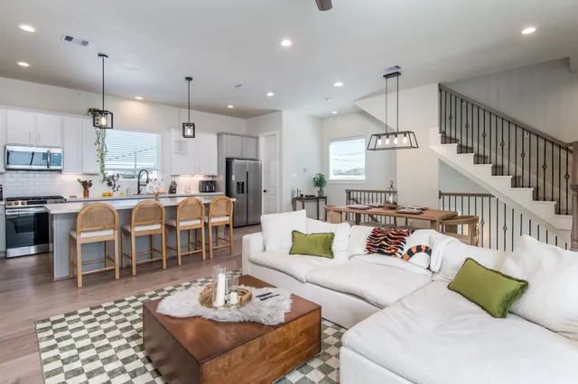 $2,495 | 4919 Avenue J, Houston, TX 77011