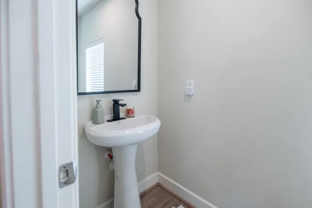 $2,495 | 4919 Avenue J, Houston, TX 77011