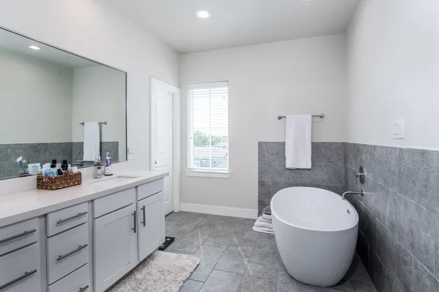 $2,495 | 4919 Avenue J, Houston, TX 77011