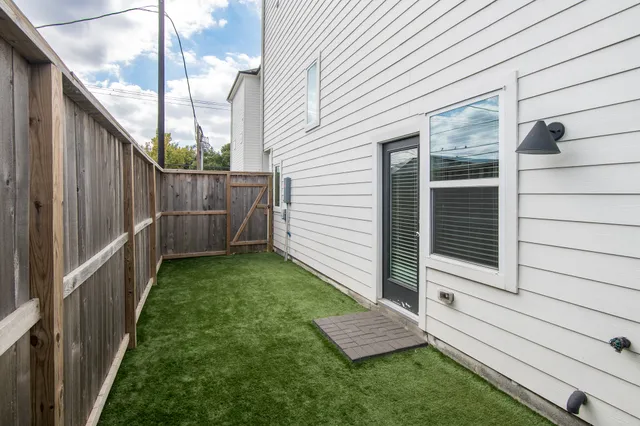 $2,495 | 4919 Avenue J, Houston, TX 77011