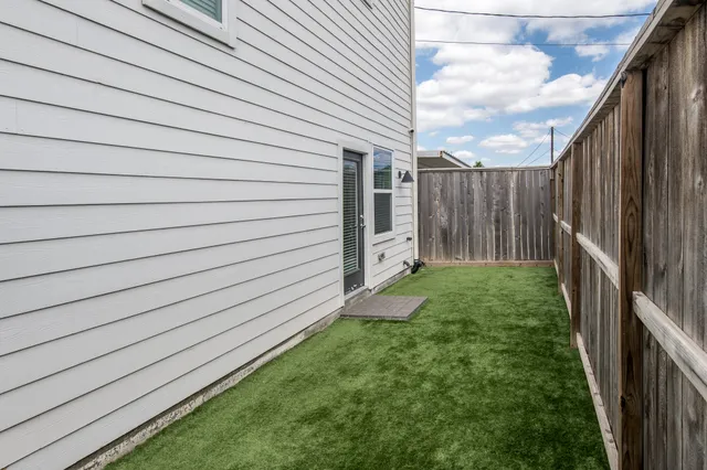 $2,495 | 4919 Avenue J, Houston, TX 77011