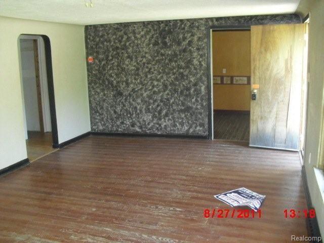 1763 Allen Road Smiths Creek, MI 48074 - Photo 4 of 12 1763 N Allen Rd (13)