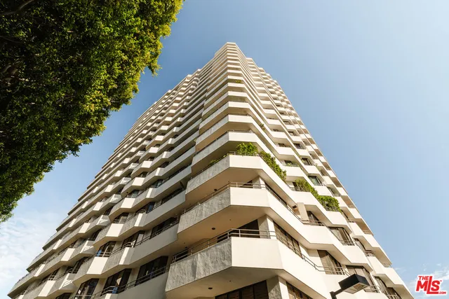 a view of a large multi story building