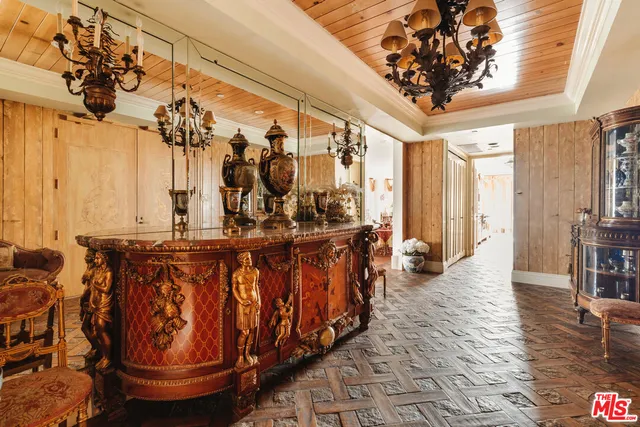 a very nice looking room with windows