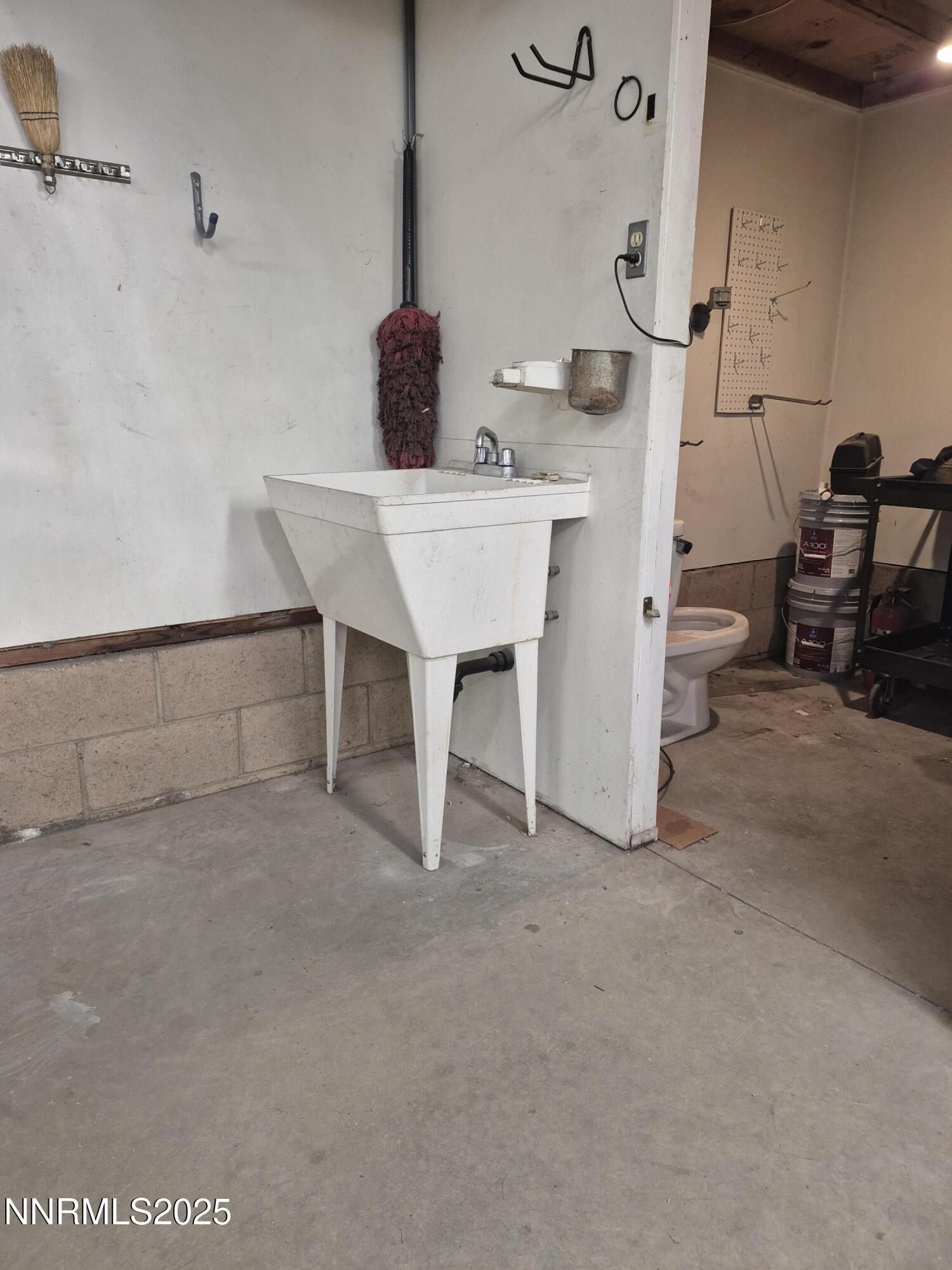 7215 Marlin Drive Reno, NV 89506 - Photo 35 of 40 a kitchen with a sink and chairs